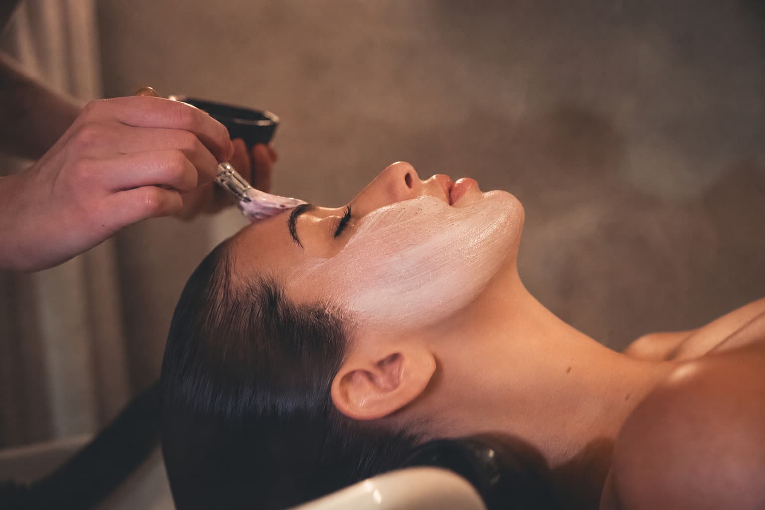 Facial sculpting massage at La Vela Head Spa